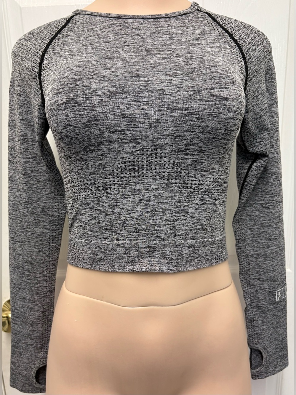PINK Victoria's Secret Active Seamless Crop Top Gray Thumbholes Gym NWT S Petit